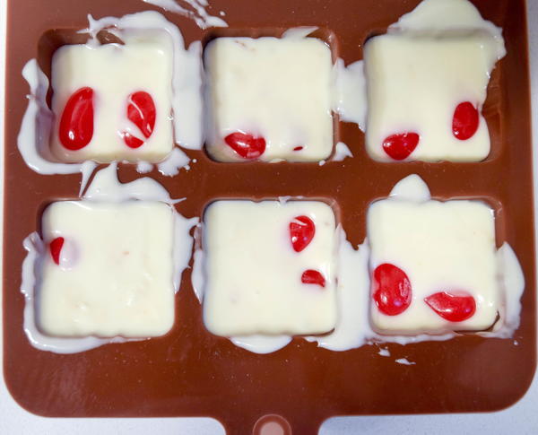 Easy Chocolate Cherry Jelly Bean Bites Easy Chocolate Cherry Jelly Bean Bites (or Bark)