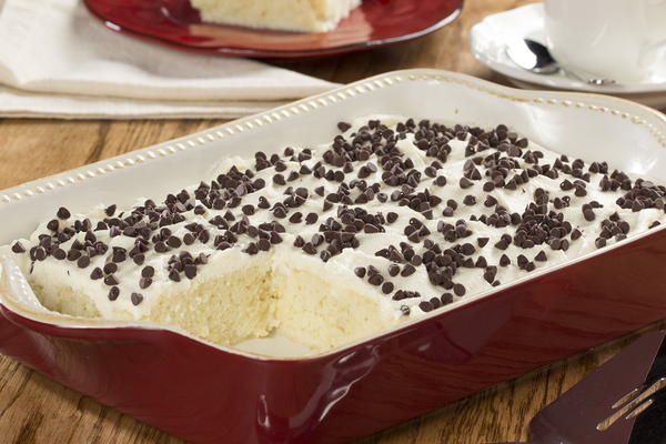 Nonnas Cannoli Poke Cake