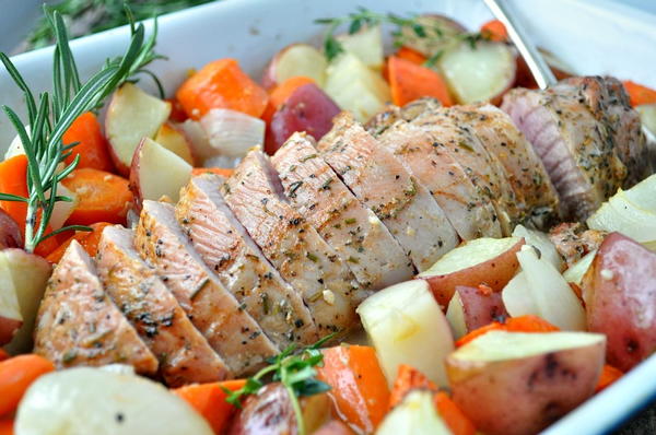 One-Dish Garlic and Herb Pork Tenderloin One-Dish Garlic and Herb Pork Tenderloin_2