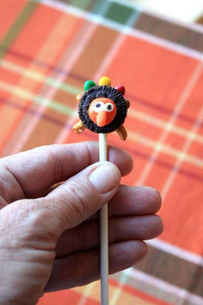 Tiny Turkey Oreo Cookie Pops Allfreeholidaycrafts Com