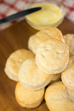 Classic Paula Deen-Style Buttermilk Biscuits | FaveSouthernRecipes.com