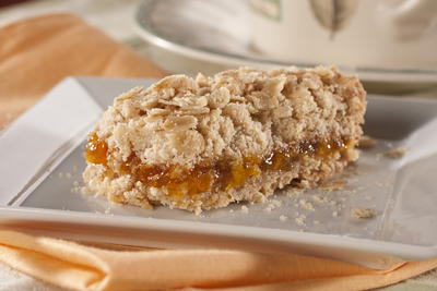 Crunchy Oat Apricot Bars