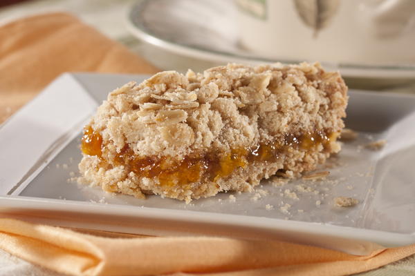 Crunchy Oat Apricot Bars