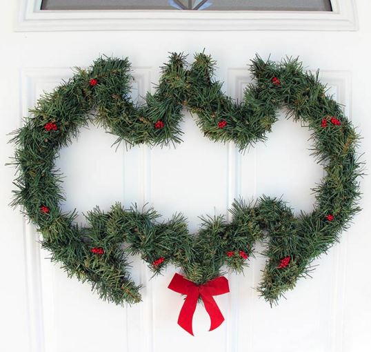 DIY Batman Holiday Wreath DIY Batman Holiday Wreath