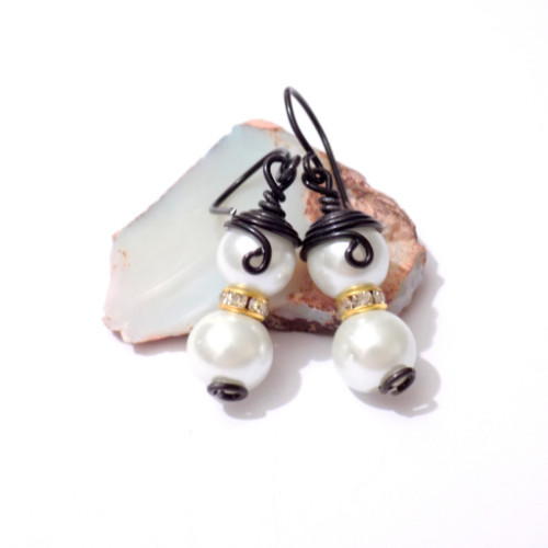 White Pearl Earrings White Pearl Earrings