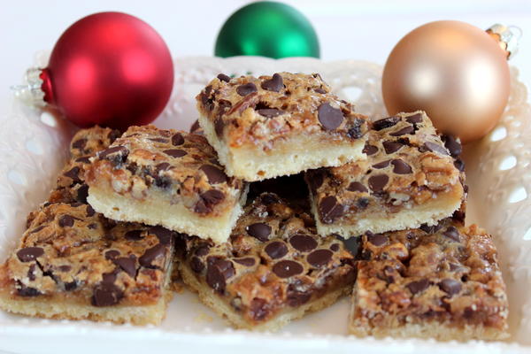 Christmas Chocolate Pecan Pie Bars