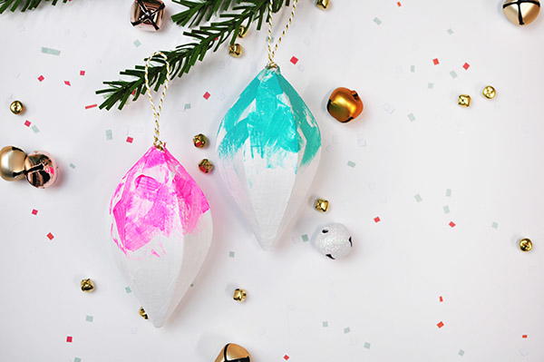 Brightly Painted DIY Christmas Ornaments Brightly Painted DIY Christmas Ornaments