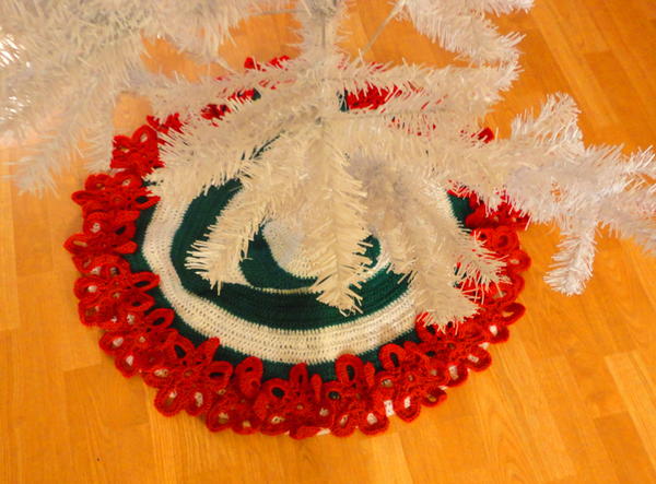 Flowery Christmas Tree Skirt