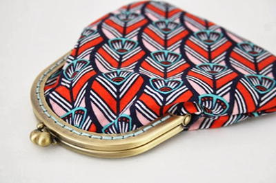 Clasp Free Clutch Pattern