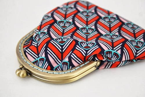 Clasp Free Clutch Pattern