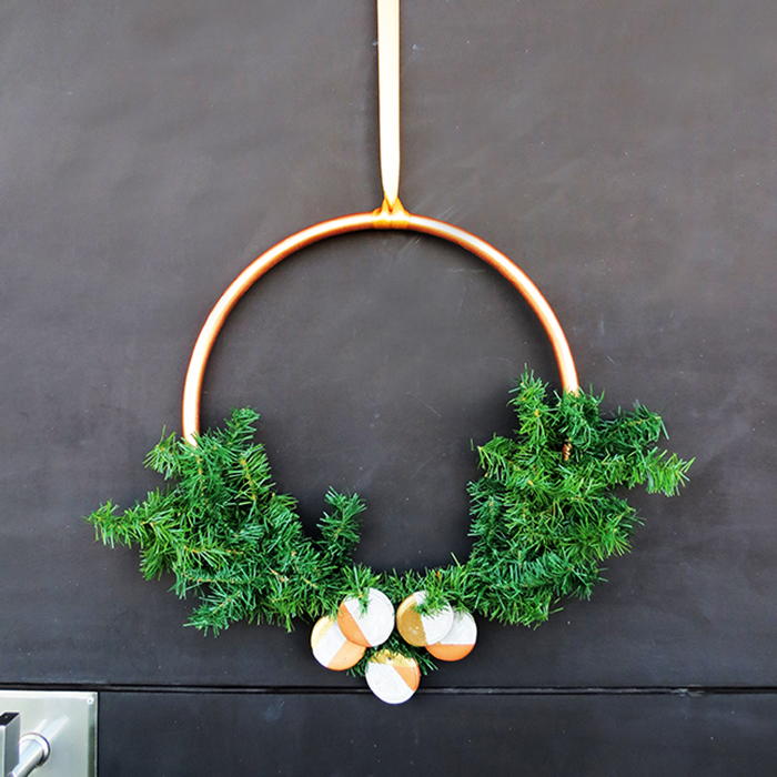 Christmas wreath modern wreaths Modern Christmas Wreath | AllFreeChristmasCrafts.com
