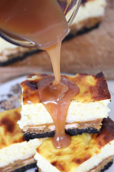 Rice pudding bars with Oreo and pumpkin crust
