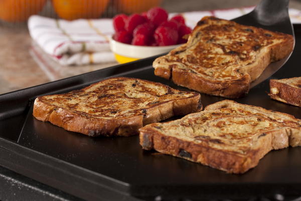 Old-Fashioned Cinnamon-Raisin French Toast