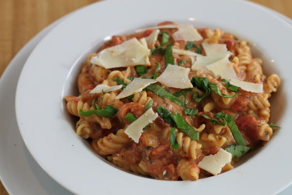 One Pot Creamy Tomato and Basil Pasta One Pot Creamy Tomato and Basil Pasta