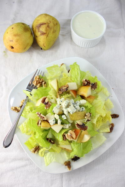 Pear Walnut and Gorgonzola Salad Pear, Walnut, and Gorgonzola Salad