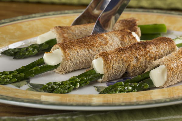 Mozzarella-Asparagus Roll-Ups EDR Mozzarella Asparagus Roll Ups