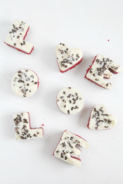 Valentine's Day Mini Red Velvet Love Cakes Valentine's Day Mini Red Velvet Love Cakes