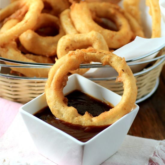 Beer-Battered Onion Rings with Southern BBQ Sauce Beer-Battered Onion Rings with Southern BBQ Sauce