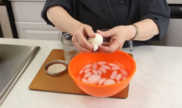 How to Peel Hard Boiled Eggs