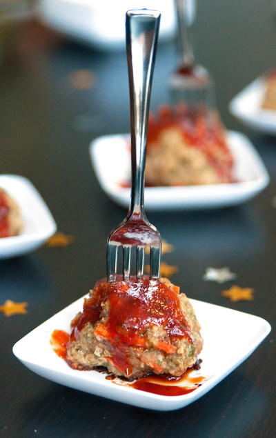 Turkey Meatball Bites with Sweet Sriracha Sauce 