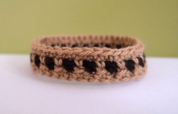 Two-Toned Crochet Bracelet Pattern