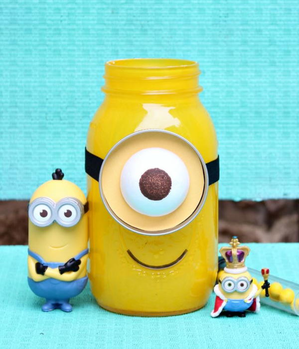 DIY Minion Mason Jar DIY Minion Mason Jar