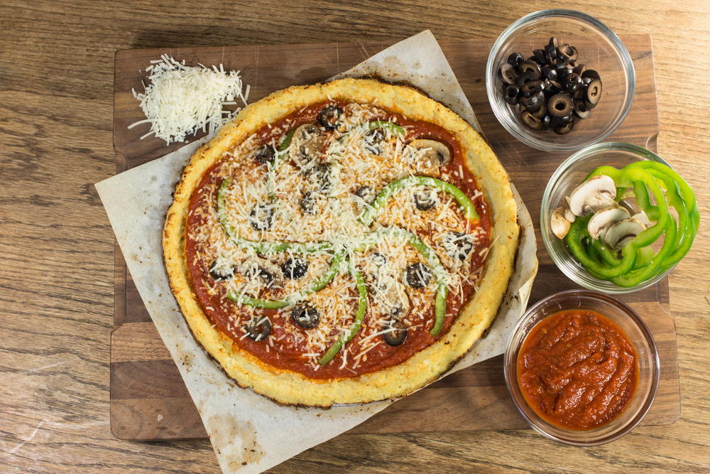 gluten-free-cauliflower-pizza-crust-faveglutenfreerecipes