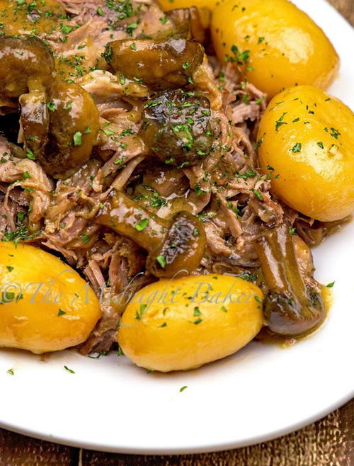 Slow Cooker Pulled Pork with Sweet Cream Gravy Slow Cooker Pulled Pork with Sweet Cream Gravy