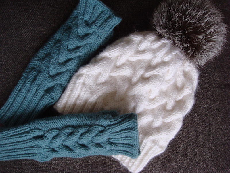 cable fingerless mittens knitting pattern