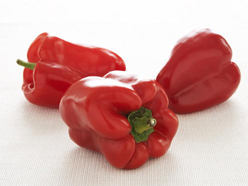 Spinach Linguine With Roasted Red Pepper Sauce And Rosemary Marinated Shrimp Cookstr Com