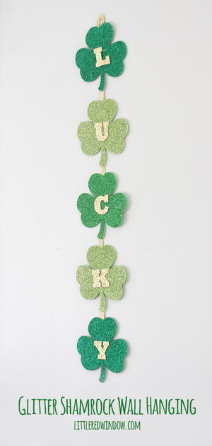 Glittery Shamrock DIY Wall Decor Glittery Shamrock DIY Wall Decor