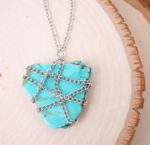 DIY Chain Wrapped Stone Necklace DIY Chain Wrapped Stone Necklace