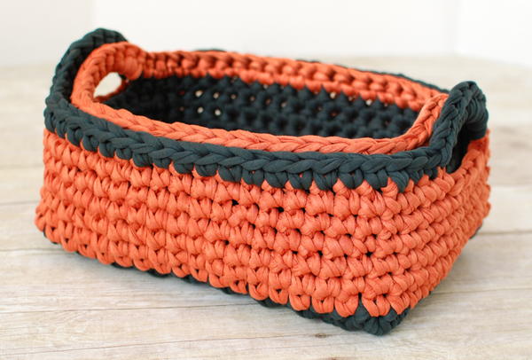 Two-Toned Crochet Nesting Baskets