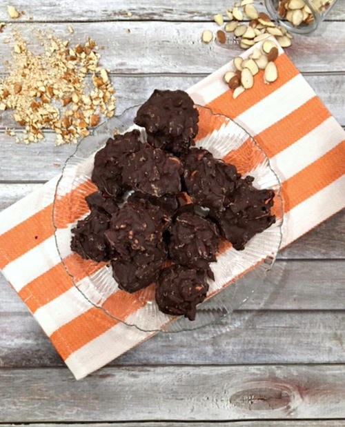 Chocolate Almond Pretzel Cluster Chocolate Almond Pretzel Cluster