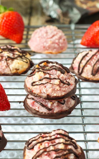 Chocolate Covered Strawberry Macaroons