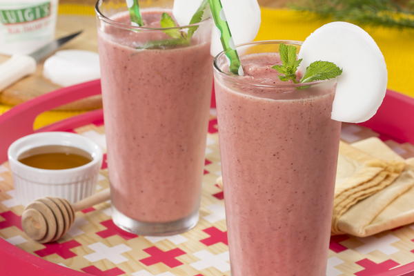 Honey Ginger Berry Smoothie