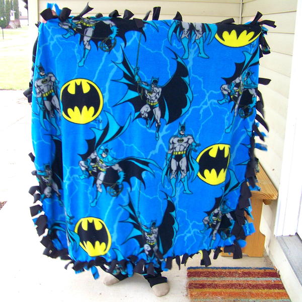 How to Make a No-Sew Fleece Blanket How to Make a No-Sew Fleece Blanket