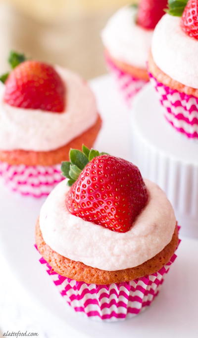 Easy Strawberries and Cream Cupcakes