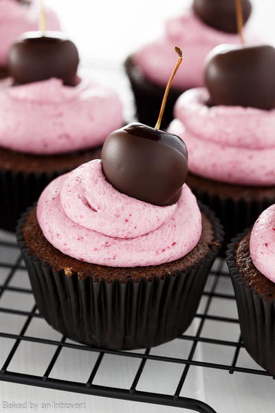 Chocolate Cherry Frosted Cupcakes Chocolate Cherry Frosted Cupcakes