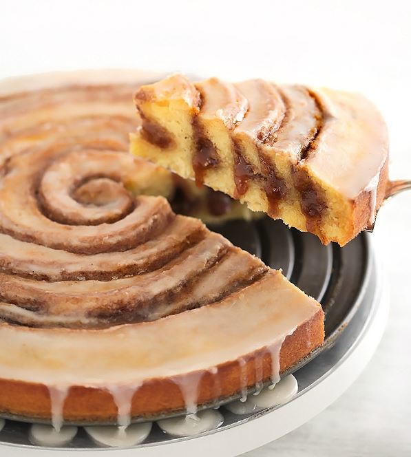 Easy Gooey Cinnamon Roll Cake