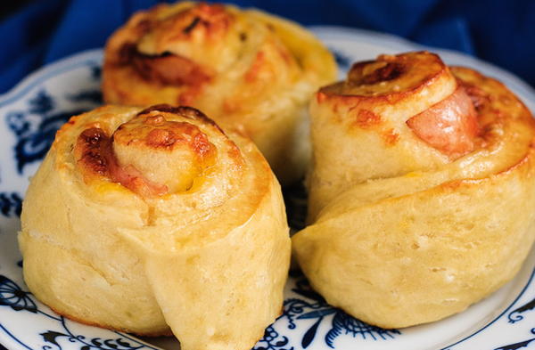 Ham and Cheddar Pretzel Rolls Ham and Cheddar Pretzel Rolls