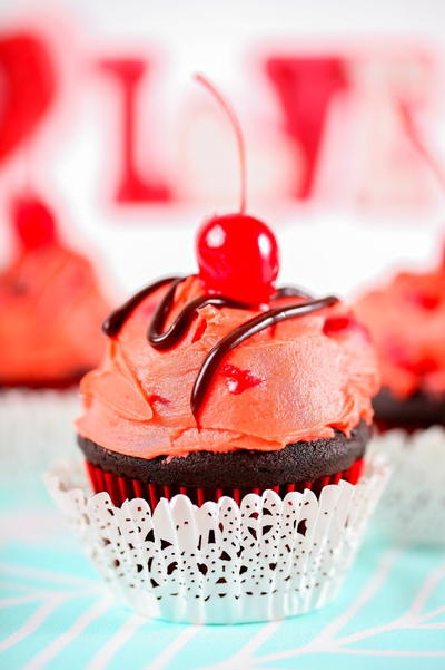 Chocolate Covered Cherry Cupcakes Chocolate Covered Cherry Cupcakes