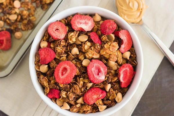 Strawberry Peanut Butter Granola Strawberry Peanut Butter Granola
