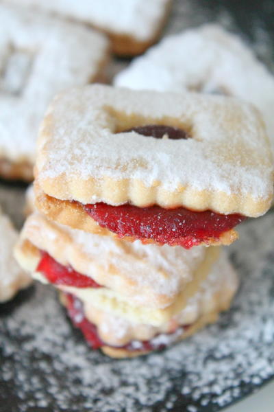Strawberry Linzer Cookies Strawberry Linzer Cookies