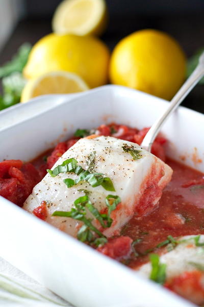 4-Ingredient Baked Fish with Tomato and Basil Sauce 4-Ingredient Baked Fish with Tomato and Basil Sauce