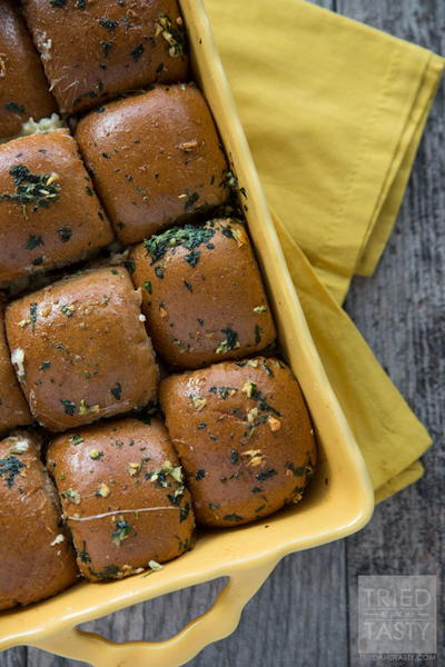 Cheesy Artichoke Mozzarella Sliders Cheesy Artichoke & Mozzarella Sliders