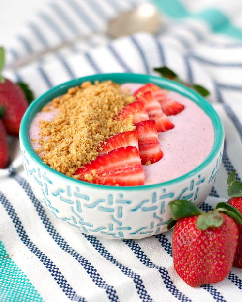 Strawberry Cheesecake Smoothie Bowl Strawberry Cheesecake Smoothie Bowl