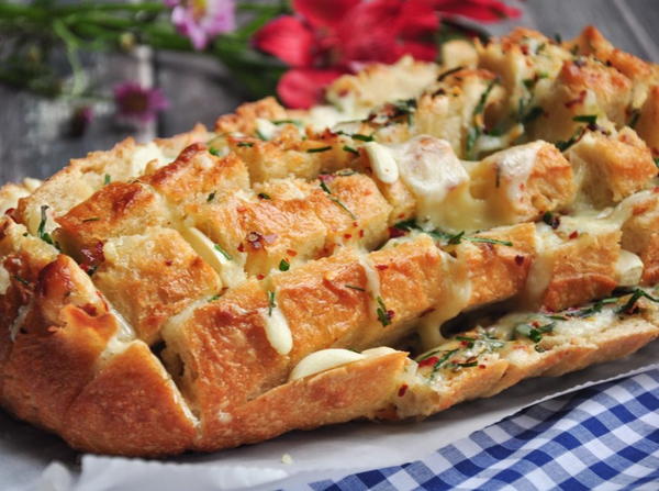 Garlic Pull-Apart Bread Garlic Pull-Apart Bread