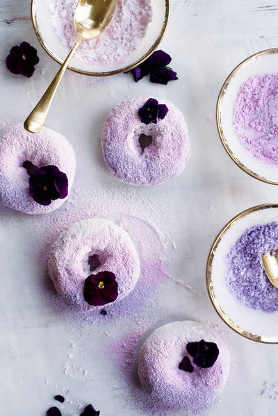 Colorful Ombr Powdered Sugar Donut DIY Colorful Ombré Powdered Sugar Donut DIY