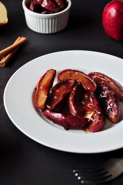 Baked Cinnamon Apple With Ice Cream Baked Cinnamon Apple With Ice Cream